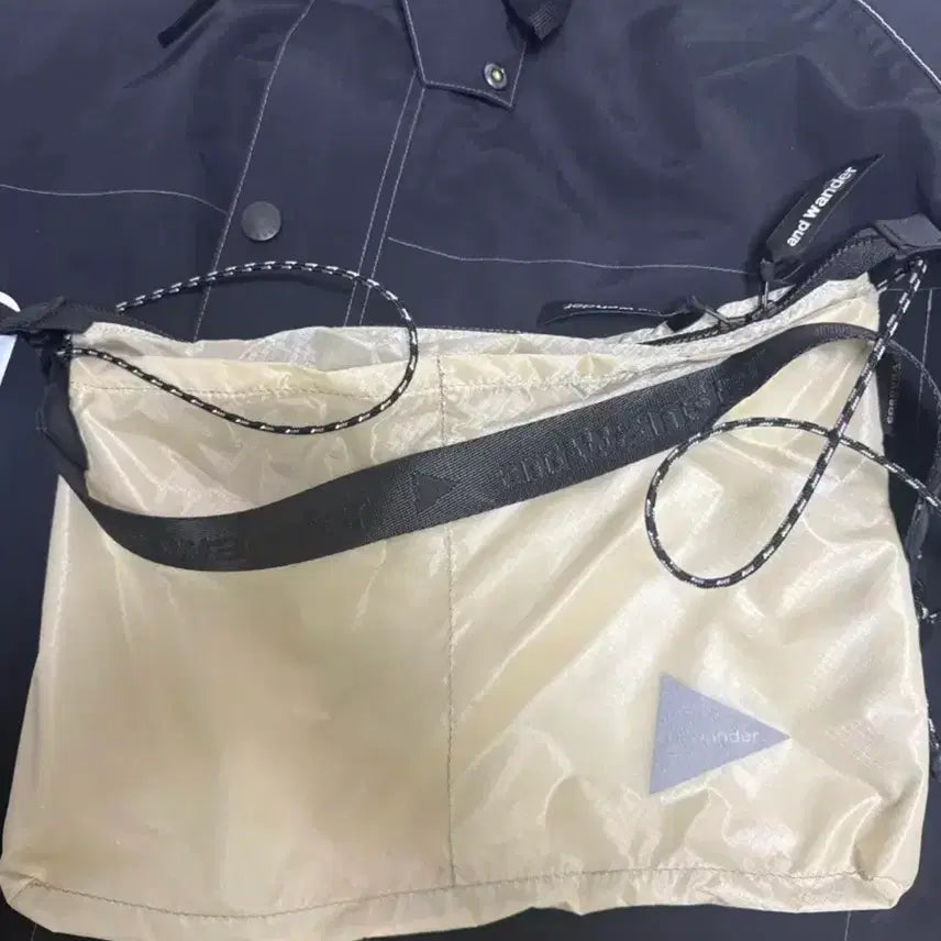 [BUNJANG] And Wander Sacoche Crossbody Bag Ivory / 앤드원더 실 사코슈 크로스백 아이보리,앤드원더가방,앤드원더크로스