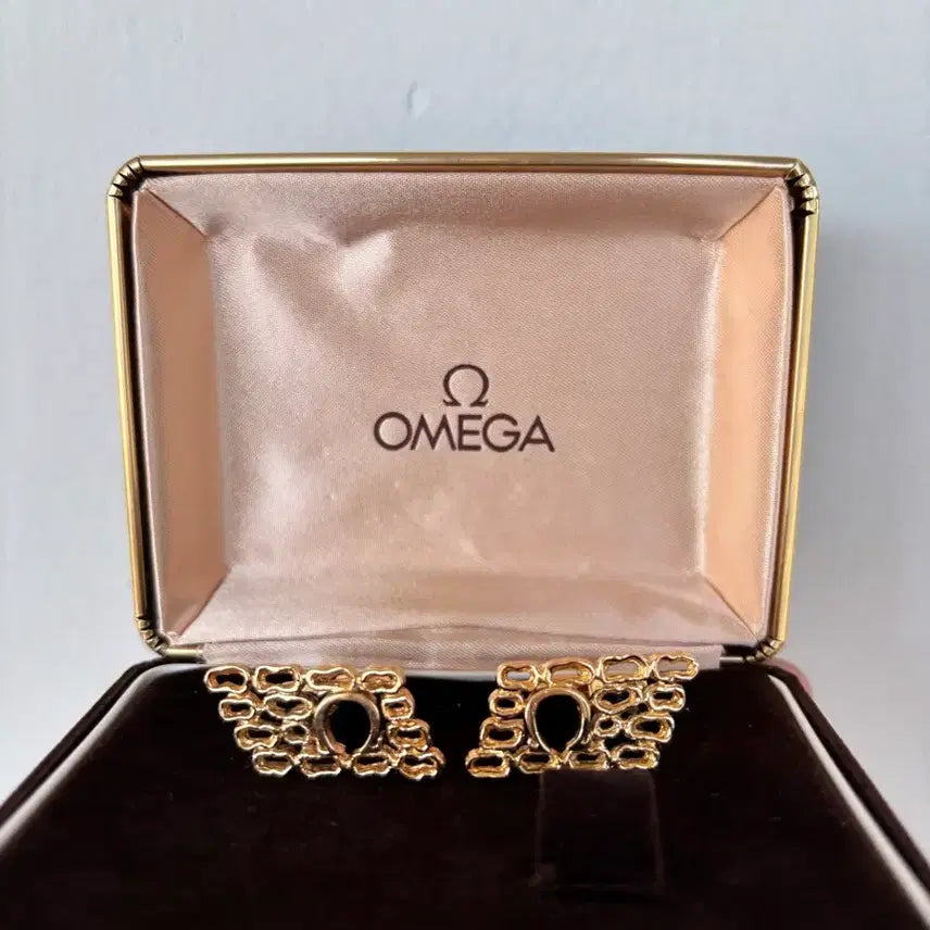 [BUNJANG] Vintage Omega D 3D Logo Cutout Open Cufflinks Gold / 빈티지 오메가 골드 커프스 버튼