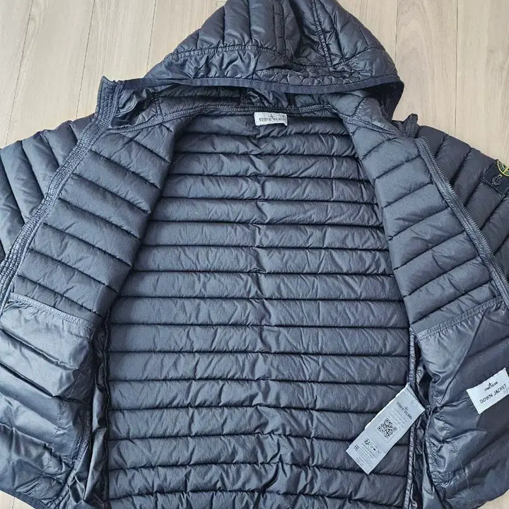 [BUNJANG] Stone Island Hooded Padded Jacket Black / 스톤아일랜드 후드 패딩 블랙