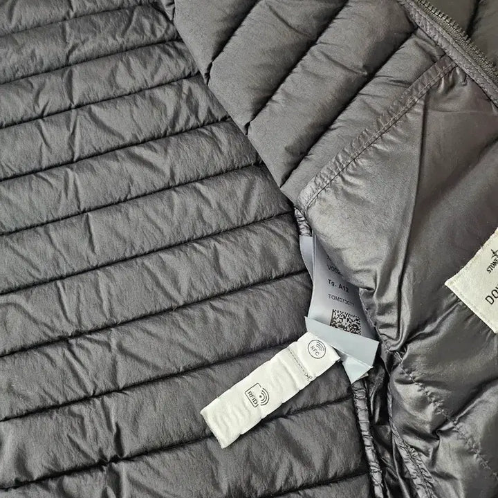 [BUNJANG] Stone Island Hooded Padded Jacket Black / 스톤아일랜드 후드 패딩 블랙
