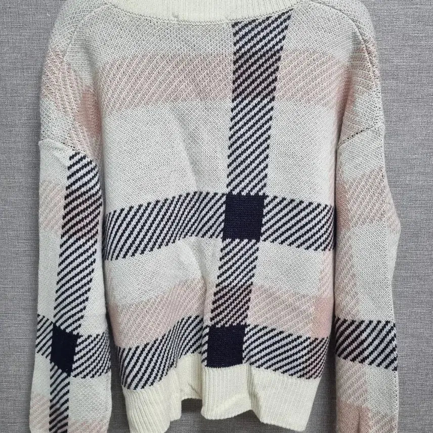 [BUNJANG] Alte Check Pattern V-Neck Knit Sweater / alte 브이넥 체크 패턴 니트66~77
