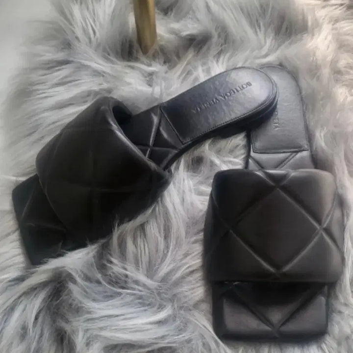 [BUNJANG] Bottega Veneta Lido Sandals Black 37 / 보테가베네타 리도 샌들 블랙 37