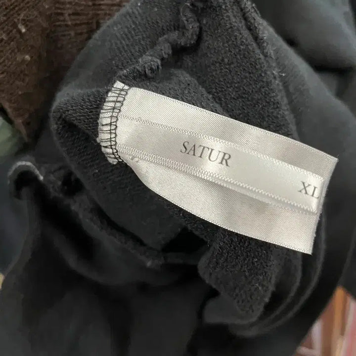 [BUNJANG] Setter Rivet Applique Pocket Logo Hoodie / 세터 리벳 아플리케 포켓 로고 후드티 