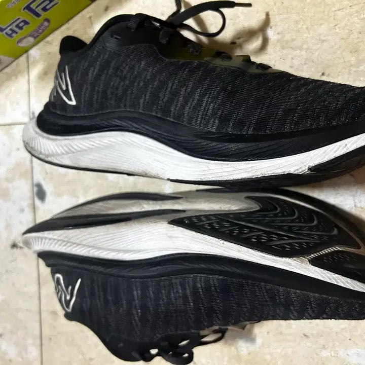 [BUNJANG] New Balance FuelCell Propel V4 Running Shoes / 뉴발란스 퓨어셀 프로펠 V4 블랙 255mm 런닝화