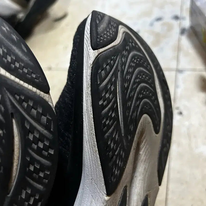 [BUNJANG] New Balance FuelCell Propel V4 Running Shoes / 뉴발란스 퓨어셀 프로펠 V4 블랙 255mm 런닝화