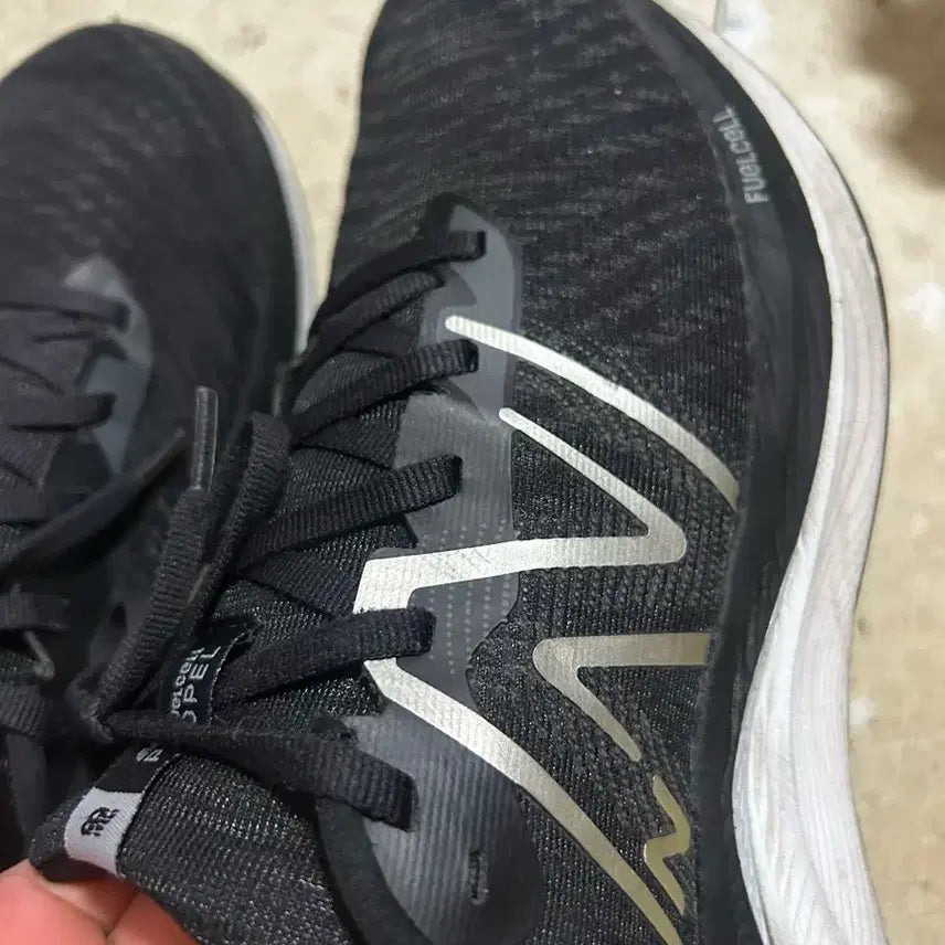 [BUNJANG] New Balance FuelCell Propel V4 Running Shoes / 뉴발란스 퓨어셀 프로펠 V4 블랙 255mm 런닝화
