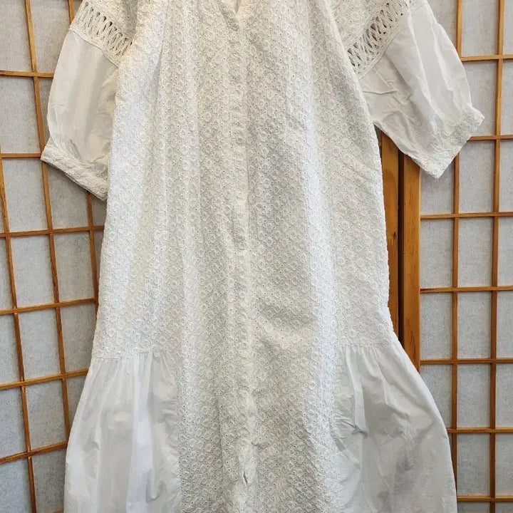 [SOLD OUT] 화이트 펀칭 자수 롱 원피스 프리