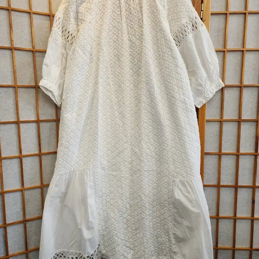 [SOLD OUT] 화이트 펀칭 자수 롱 원피스 프리