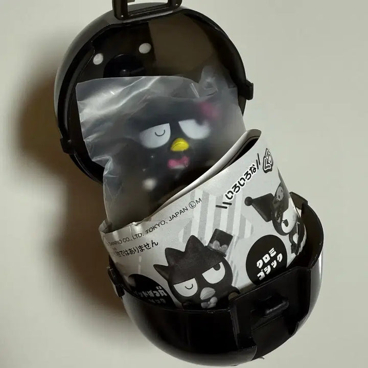 [BUNJANG] Sanrio Badtz-Maru Mycolor Figure / 산리오 가챠 배드바츠마루 마이컬러 피규어 더블즈 블랙