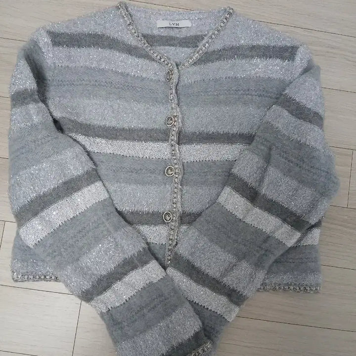 [SOLD OUT] 러브민 뮤즈 글리터 호리젠탈 가디건 1사이즈 샴페인루미에르