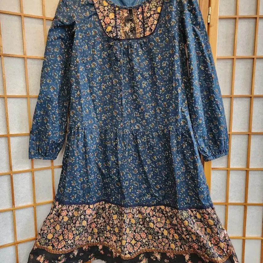[BUNJANG] Thursday Island Blue Floral Midi Dress / 써스데이아일랜드 블루 플라워 원피스 55