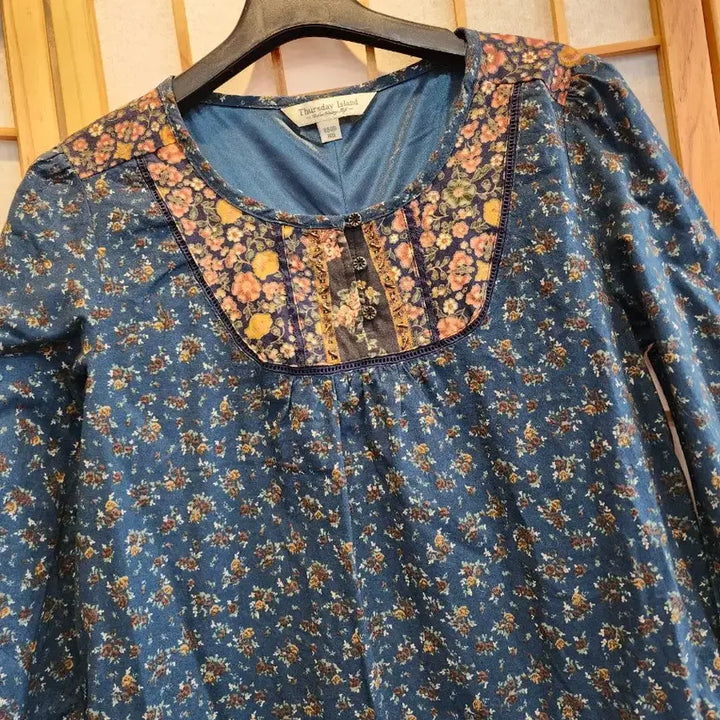 [BUNJANG] Thursday Island Blue Floral Midi Dress / 써스데이아일랜드 블루 플라워 원피스 55