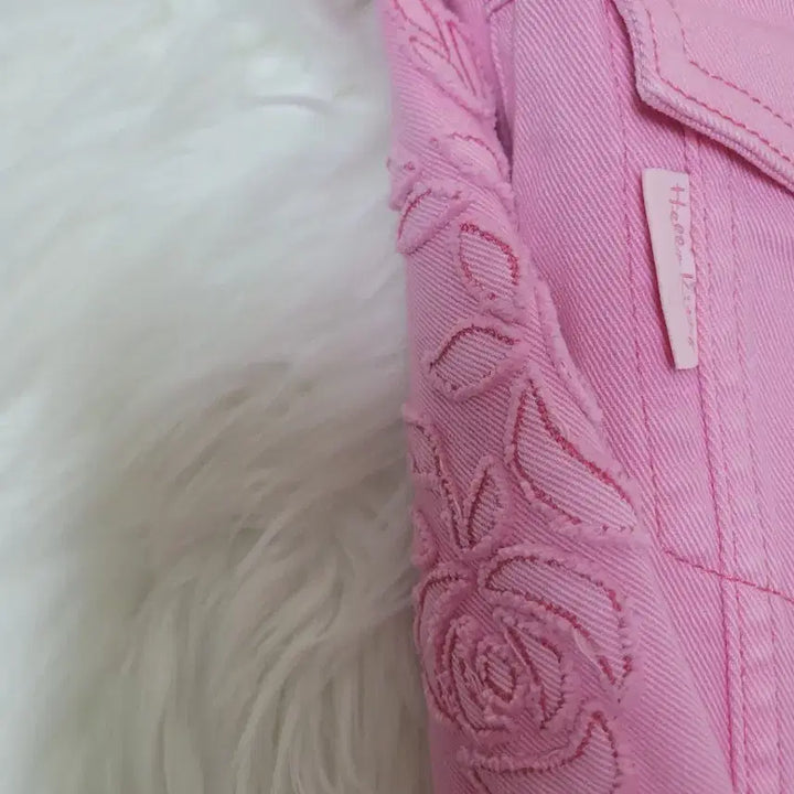[BUNJANG] Blumarine Hello Kitty Pink Fur Collar Denim Jacket / 블루마린 헬로키티 핑크 퍼 카라 데님 자켓