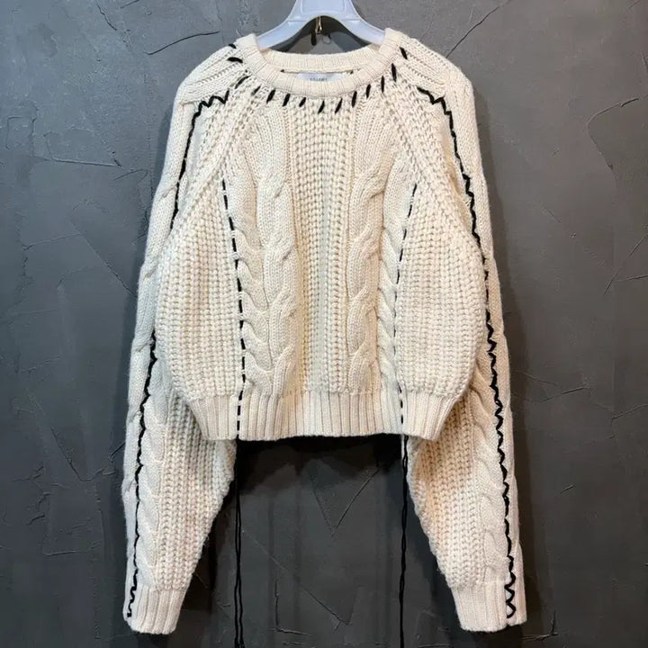 [SOLD OUT] [F] NOIRER 노이어 크롭 꽈배기 니트