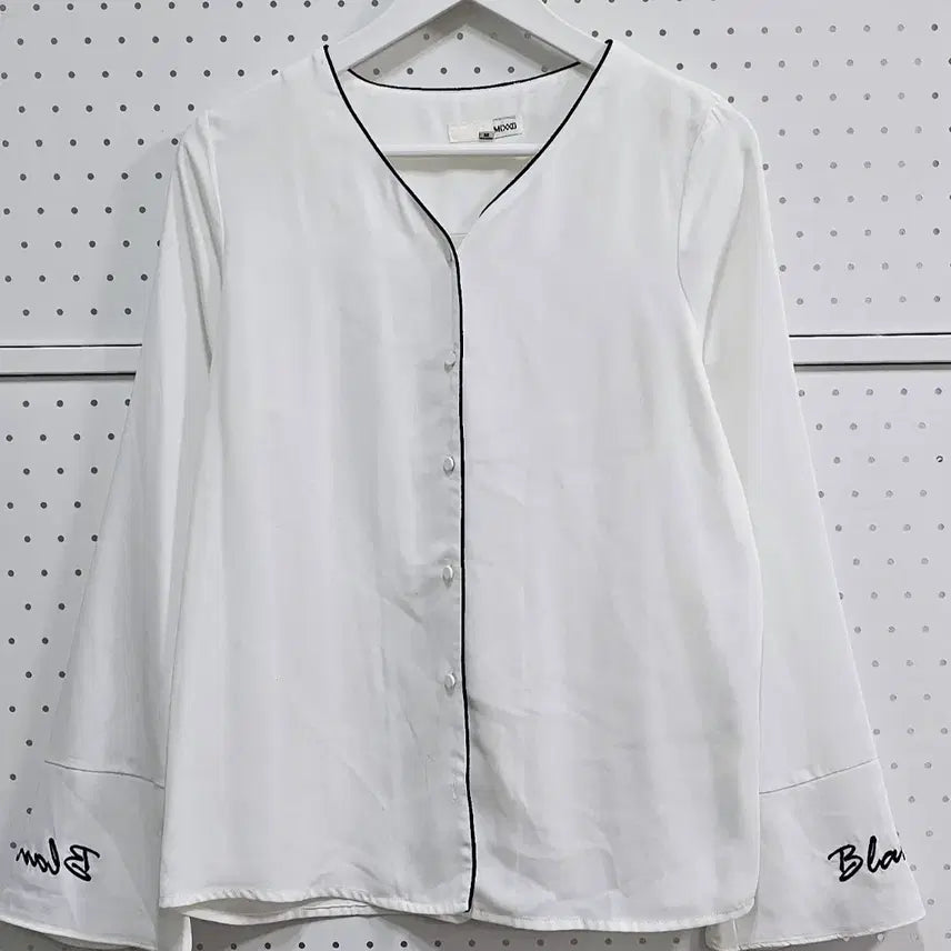 [BUNJANG] MIXXO Lettering White Blouse / 미쏘 파이핑 블라우스 레터링 화이트 블라우스