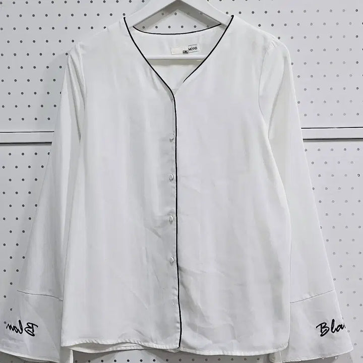 [BUNJANG] MIXXO Lettering White Blouse / 미쏘 파이핑 블라우스 레터링 화이트 블라우스