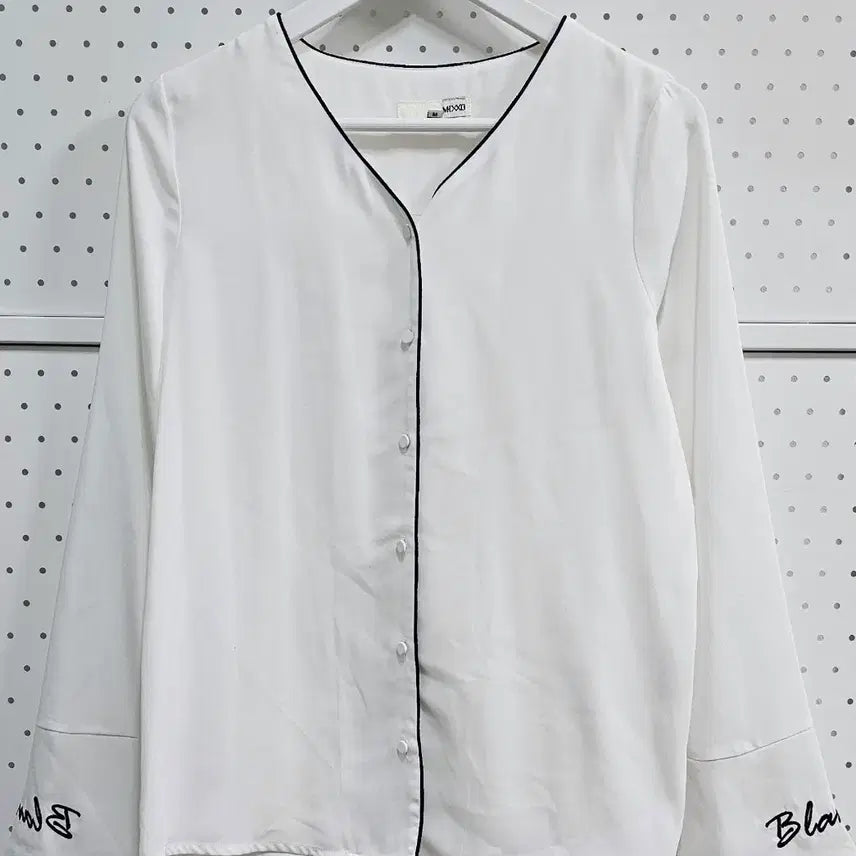 [BUNJANG] MIXXO Lettering White Blouse / 미쏘 파이핑 블라우스 레터링 화이트 블라우스
