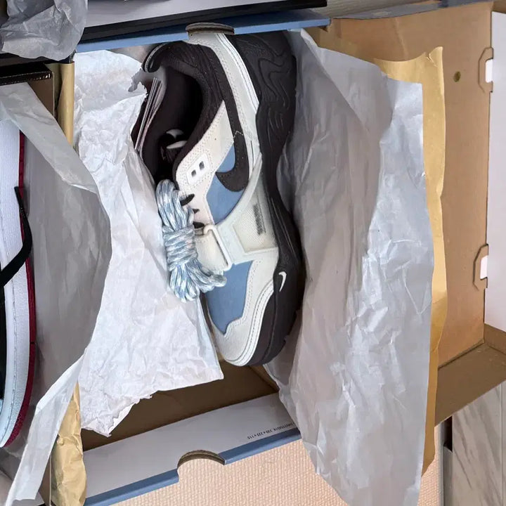[BUNJANG] Nike Travis Scott Zoom Field Jackson Pale Ivory and Lache Blue Sneakers / 나이키 x 트래비스 스캇 줌 필드 잭스 페일 아이보리 앤 레체 블루