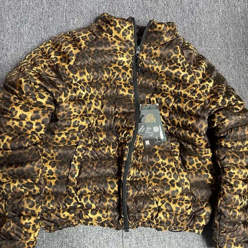 [BUNJANG] Under My Car Leopard Lightweight Padded Jacket (Size 1) / 언더마이카 레오파드 경량패딩 우주매물(1사이즈)