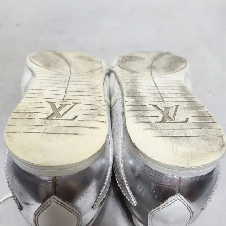 [BUNJANG] White Silver Point Sneakers / 235 흰색 은색 포인트 운동화