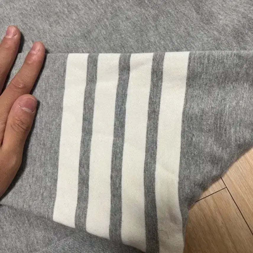 [SOLD OUT] [2/Size] A급 톰브라운 사선 맨투맨