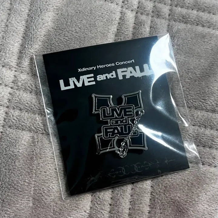 [BUNJANG] Xdinary Heroes Lip&amp;PoL Badge / 미개봉) 엑디즈 립앤폴 뱃지 엑스디너리히어로즈
