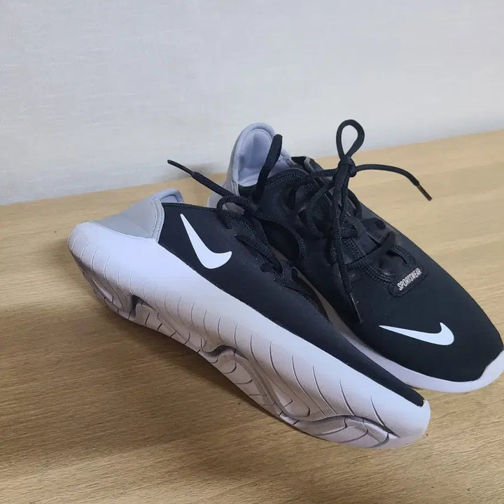 [BUNJANG] Nike Hakata Lightweight Running Shoes 240 / 나이키 하카타 경량 러닝 운동화 240