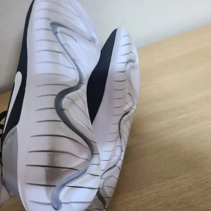 [BUNJANG] Nike Hakata Lightweight Running Shoes 240 / 나이키 하카타 경량 러닝 운동화 240