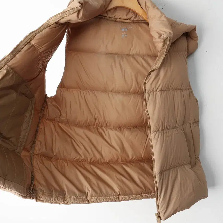 [BUNJANG] Uniqlo Ultra Light Down Vest Beige L / 77/유니클로 울트라라이트 다운 조끼