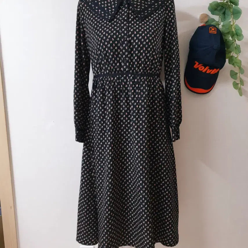 [BUNJANG] Plastic Island Floral Pointed Collar Long Dress Black / 플라스틱아일랜드 20SS 꽃무늬 뾰족카라 롱원피스 55 블랙 S