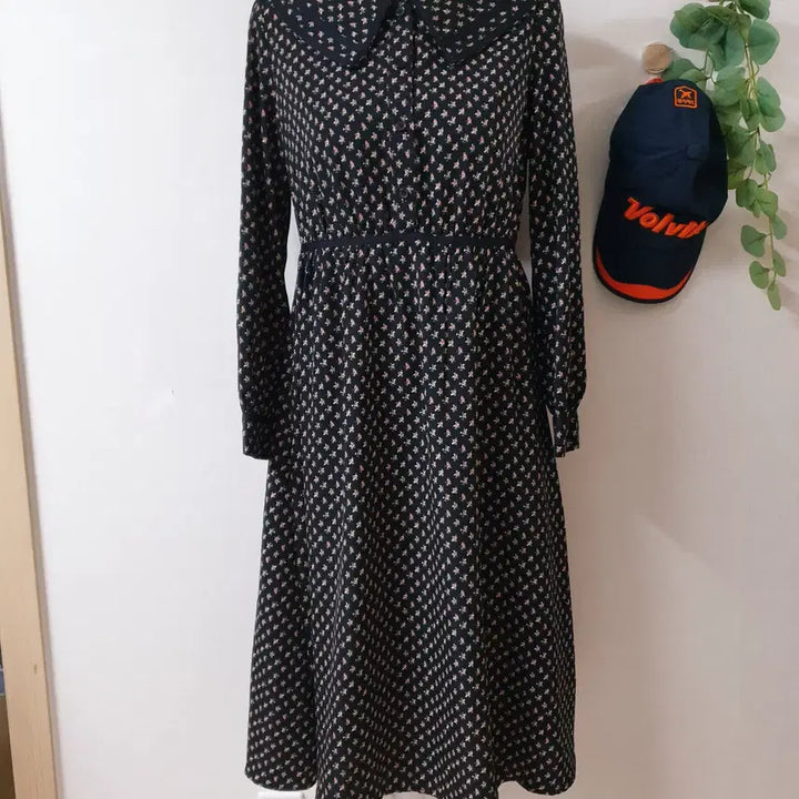 [BUNJANG] Plastic Island Floral Pointed Collar Long Dress Black / 플라스틱아일랜드 20SS 꽃무늬 뾰족카라 롱원피스 55 블랙 S
