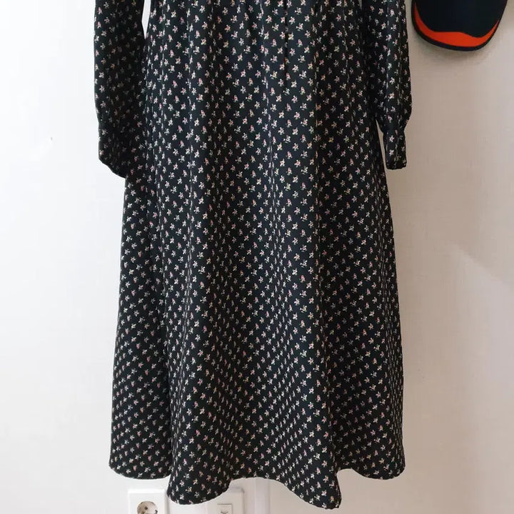 [BUNJANG] Plastic Island Floral Pointed Collar Long Dress Black / 플라스틱아일랜드 20SS 꽃무늬 뾰족카라 롱원피스 55 블랙 S