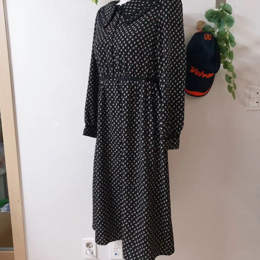[BUNJANG] Plastic Island Floral Pointed Collar Long Dress Black / 플라스틱아일랜드 20SS 꽃무늬 뾰족카라 롱원피스 55 블랙 S