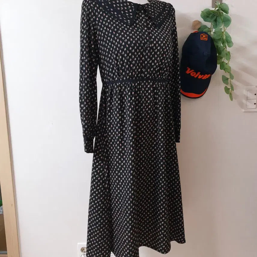 [BUNJANG] Plastic Island Floral Pointed Collar Long Dress Black / 플라스틱아일랜드 20SS 꽃무늬 뾰족카라 롱원피스 55 블랙 S