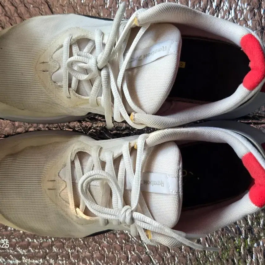 [BUNJANG] Reebok Energen Run 2.0 White Sneakers 260mm / 리복 에너겐 런 2.0 흰색 운동화 260mm