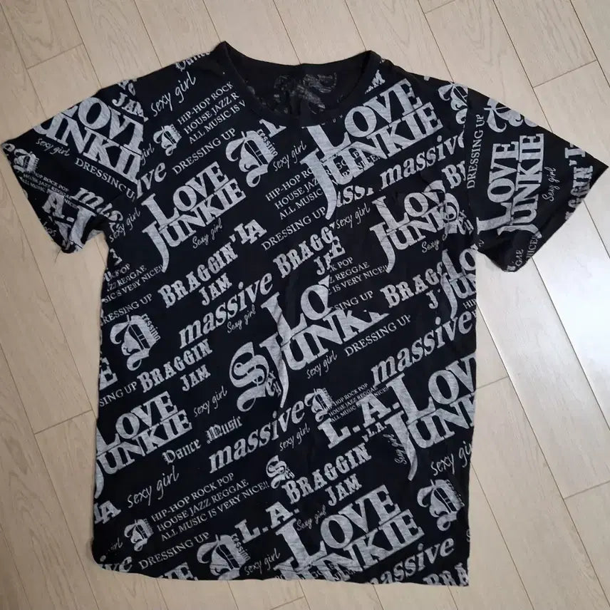 [BUNJANG] Black Lettering Printed Short Sleeve T-Shirt / 블랙 레터링 프린팅 반팔 티셔츠