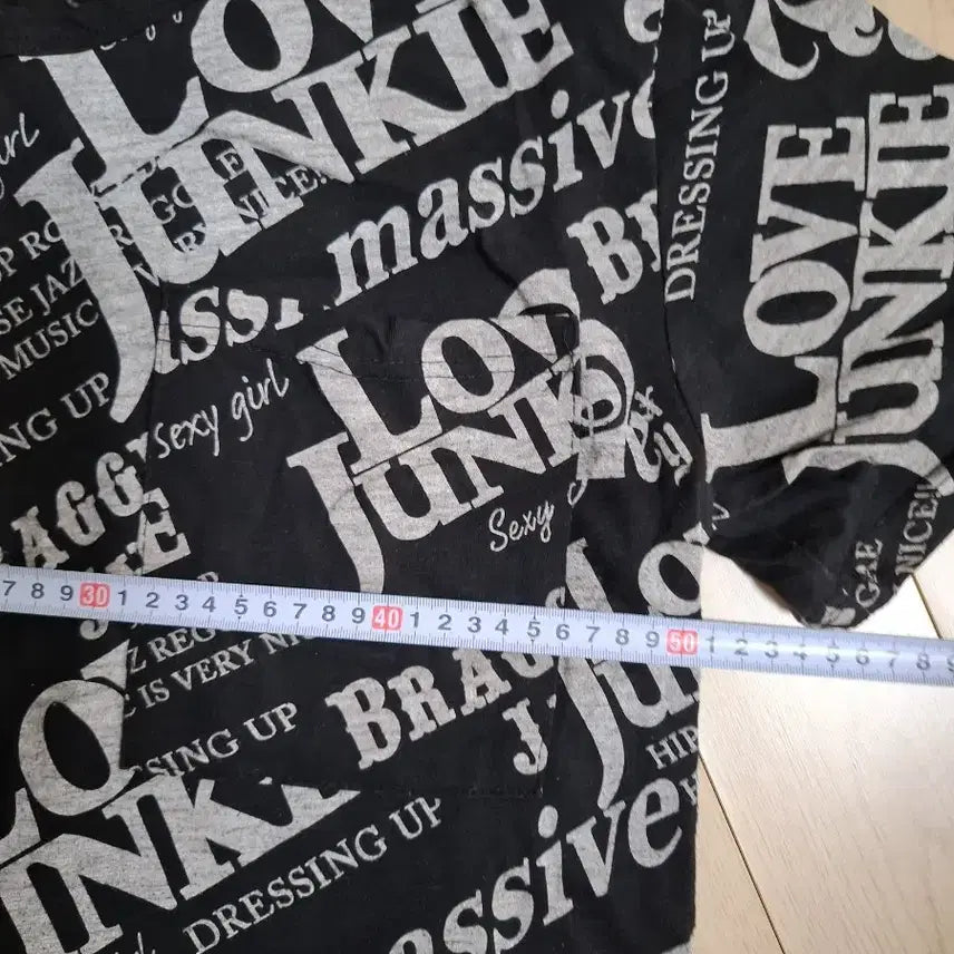 [BUNJANG] Black Lettering Printed Short Sleeve T-Shirt / 블랙 레터링 프린팅 반팔 티셔츠