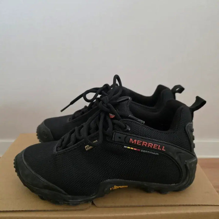 [BUNJANG] Merrell Black Gore-Tex Vibram Hiking Shoes / 메렐 검정색 운동화 고어텍스 비브람창 225