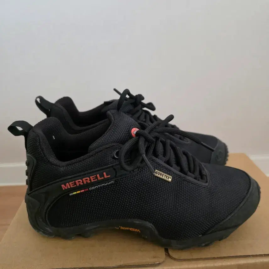 [BUNJANG] Merrell Black Gore-Tex Vibram Hiking Shoes / 메렐 검정색 운동화 고어텍스 비브람창 225