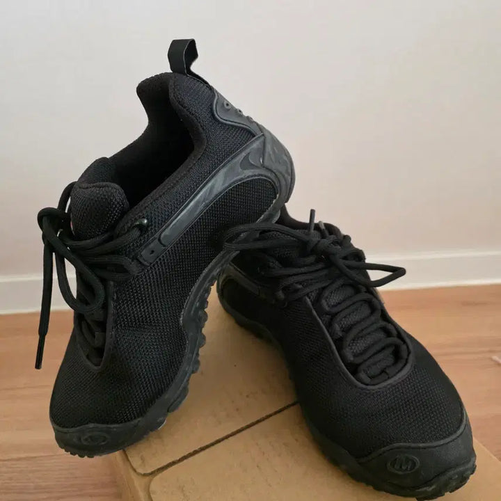 [BUNJANG] Merrell Black Gore-Tex Vibram Hiking Shoes / 메렐 검정색 운동화 고어텍스 비브람창 225