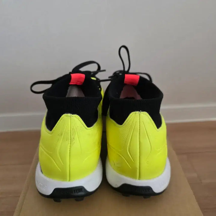 [BUNJANG] Adidas Soccer Cleats Fluorescent Yellow 270 / 아디다스 축구화 형광 노랑색 270