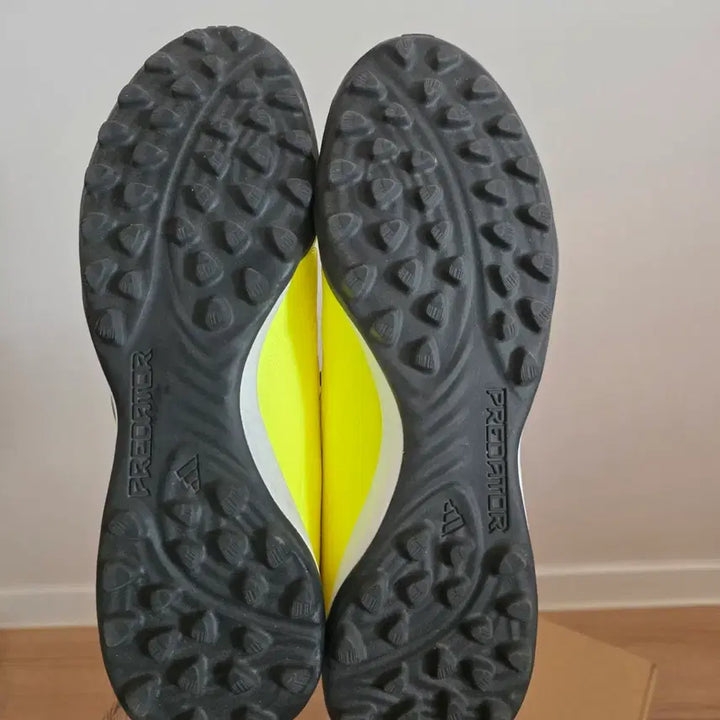 [BUNJANG] Adidas Soccer Cleats Fluorescent Yellow 270 / 아디다스 축구화 형광 노랑색 270