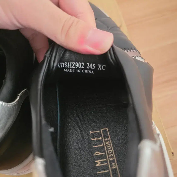 [BUNJANG] Black Leather Sneakers / 블랙 레더 스니커즈 운동화245