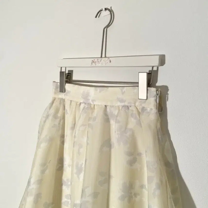 [BUNJANG] Ivory Floral Pattern Flare Mini Skirt / 아이보리 플라워 꽃 플로럴 패턴 밴딩 플레어 미니 치마 스커트