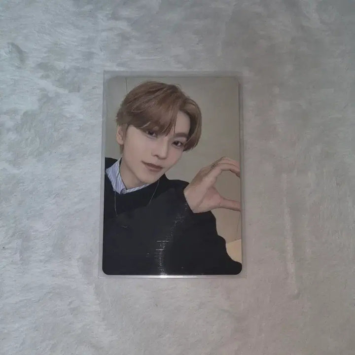 [BUNJANG] Aldi One Tteureujeu B Heart Heoxinlong Photocard / 알디원 뚜레쥬르 b버전 하트 허씬롱 포카 양도
