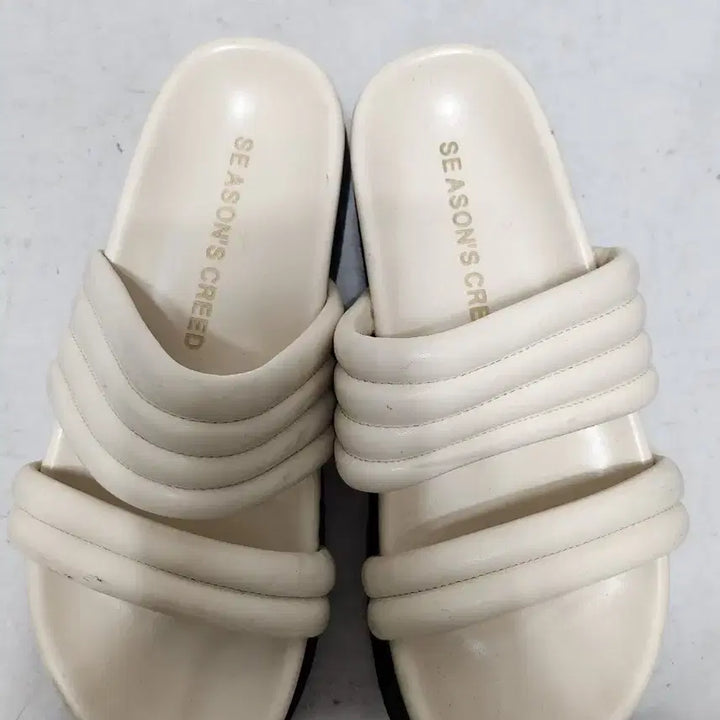 [BUNJANG] 230 Seasons Critic Sandals / 230 시즌스 크리틱 샌들 아이보리