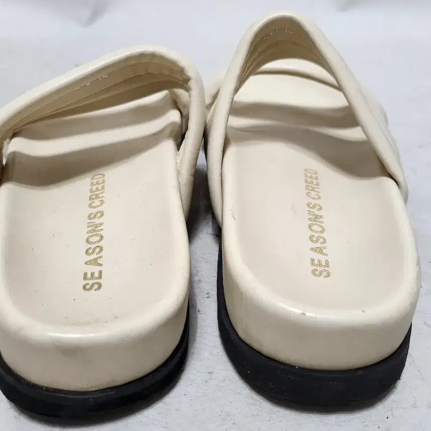 [BUNJANG] 230 Seasons Critic Sandals / 230 시즌스 크리틱 샌들 아이보리