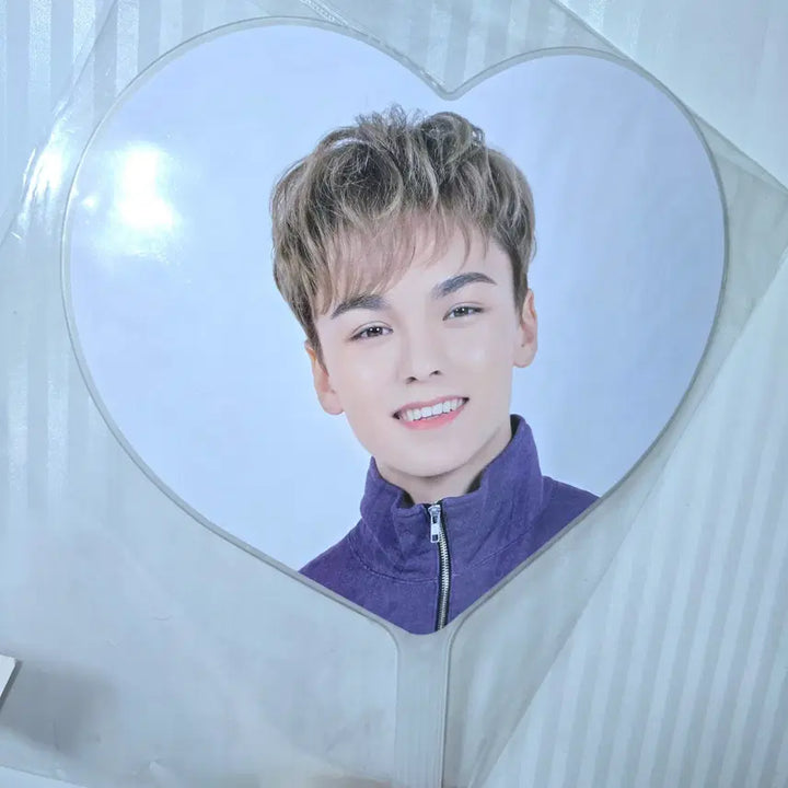 [BUNJANG] SEVENTEEN Vernon CARAT LAND Uchiwa / 세븐틴 버논 캐럿랜드 우치와 미개봉 양도