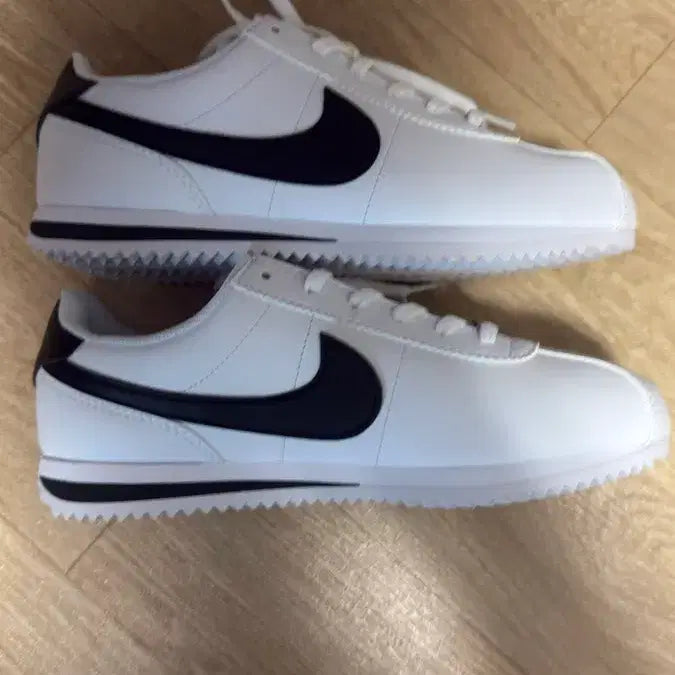 [BUNJANG] Nike Cortez White/Black 230mm / 나이키 코르테즈 흰검 230