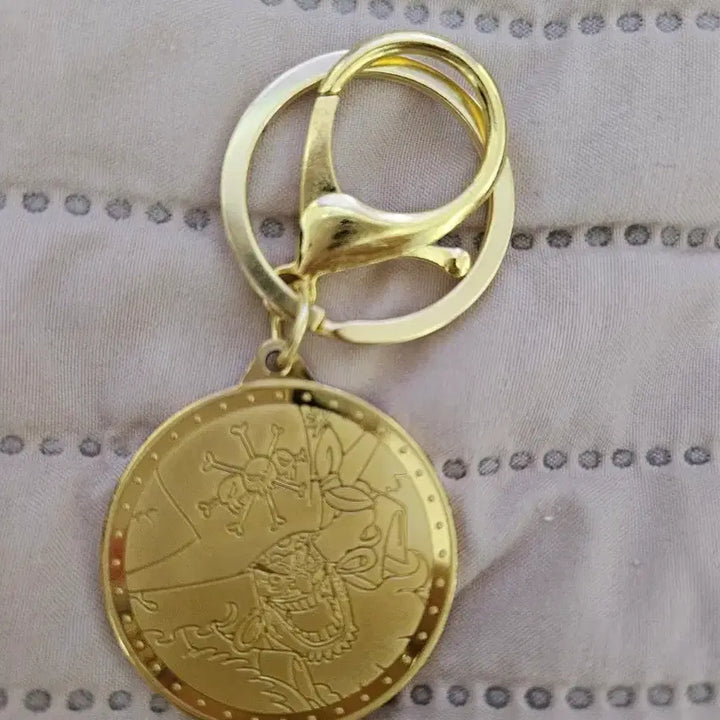 [BUNJANG] One Piece Blackbeard Gold Keyring / 원피스 검은수염 금색 키링